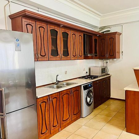 Republic Square Apartment Yerevan Exterior foto