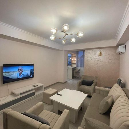 Republic Square Apartment Yerevan Exterior foto