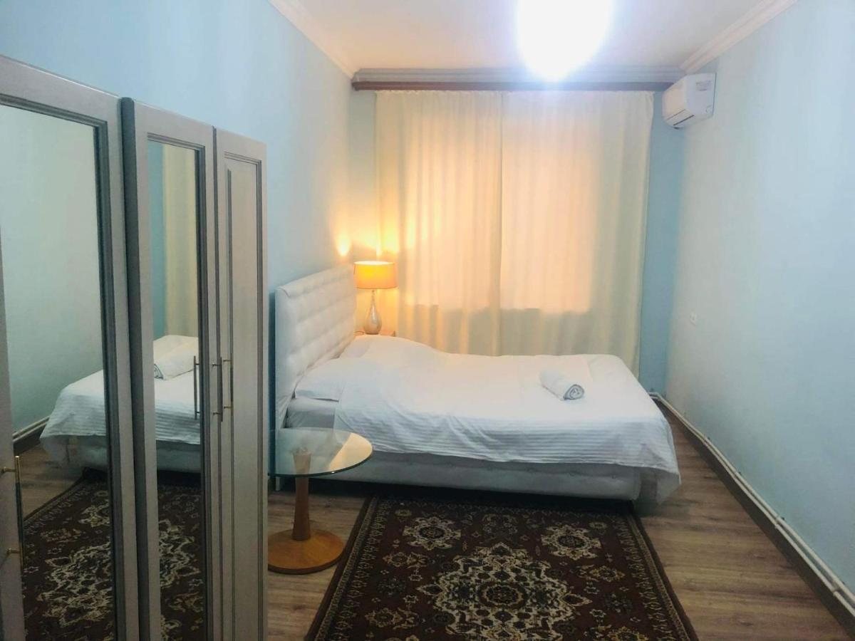 Republic Square Apartment Yerevan Exterior foto
